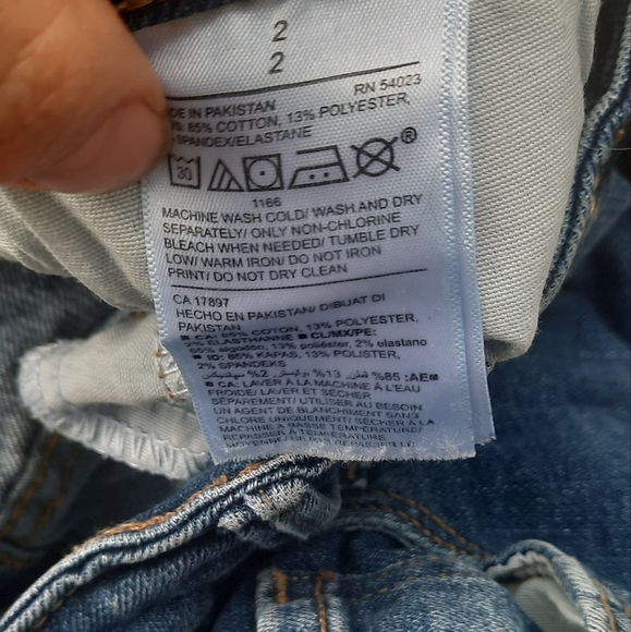 🍀3/15 Old Navy Woman's Ankle Blue Jeans - Picture 8 of 8